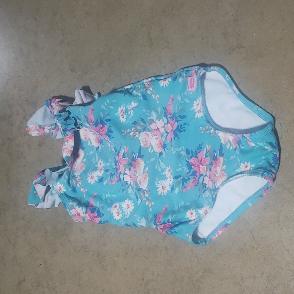Girls ruffle butts 4t